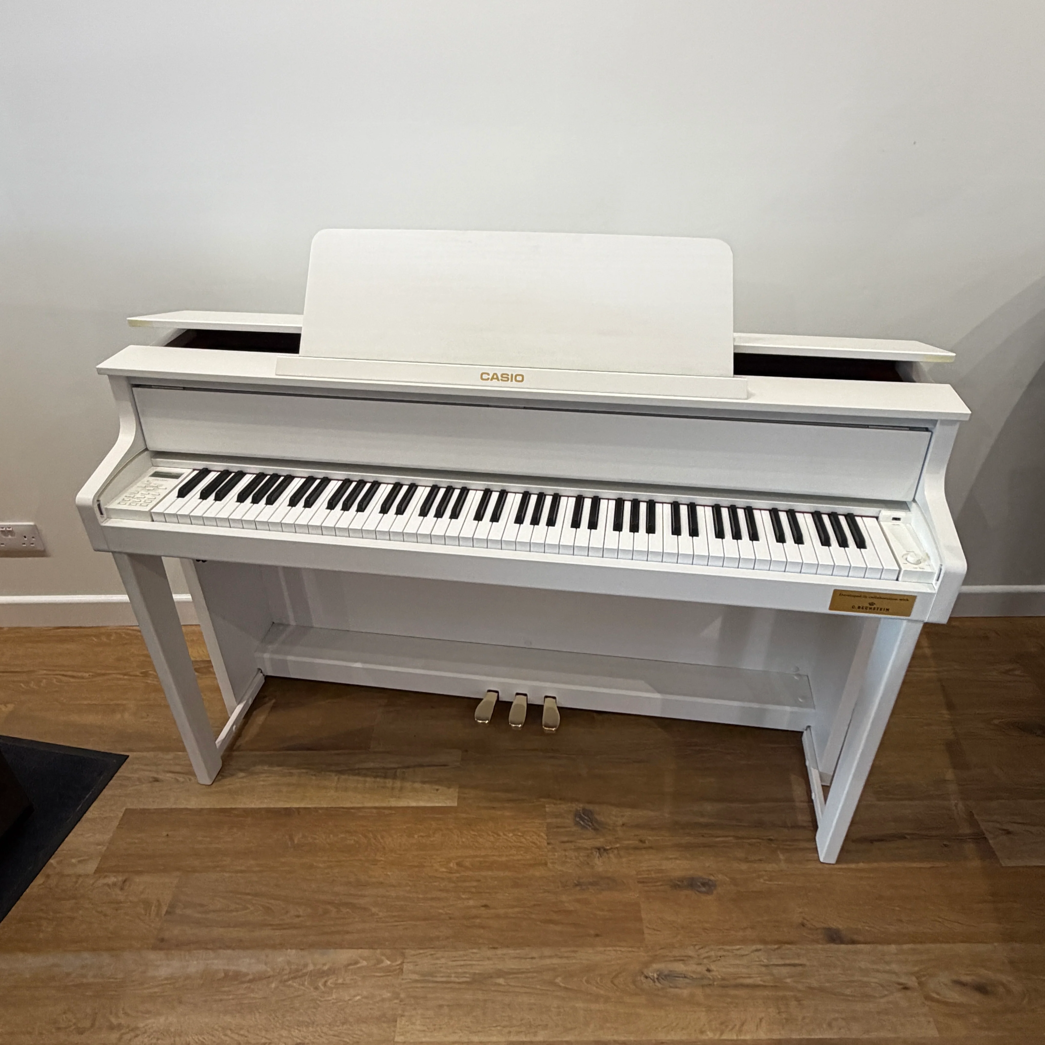Casio GP300 Digital Piano White,  With Matching Stool: Serial No: 935BDC591007864 | Second Hand - Image 4