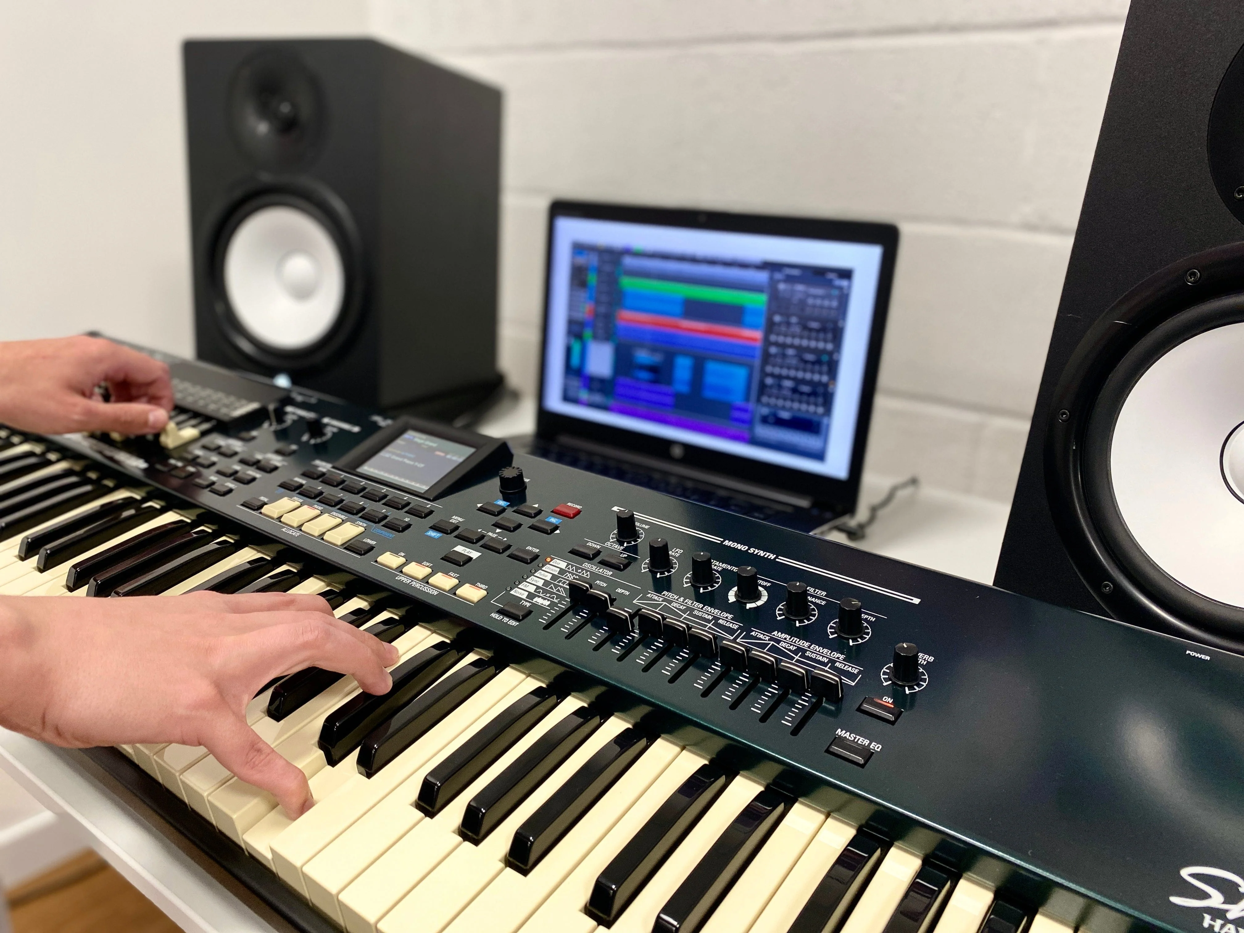 Hammond SK PRO 61 Note Stage Keyboard - Image 9
