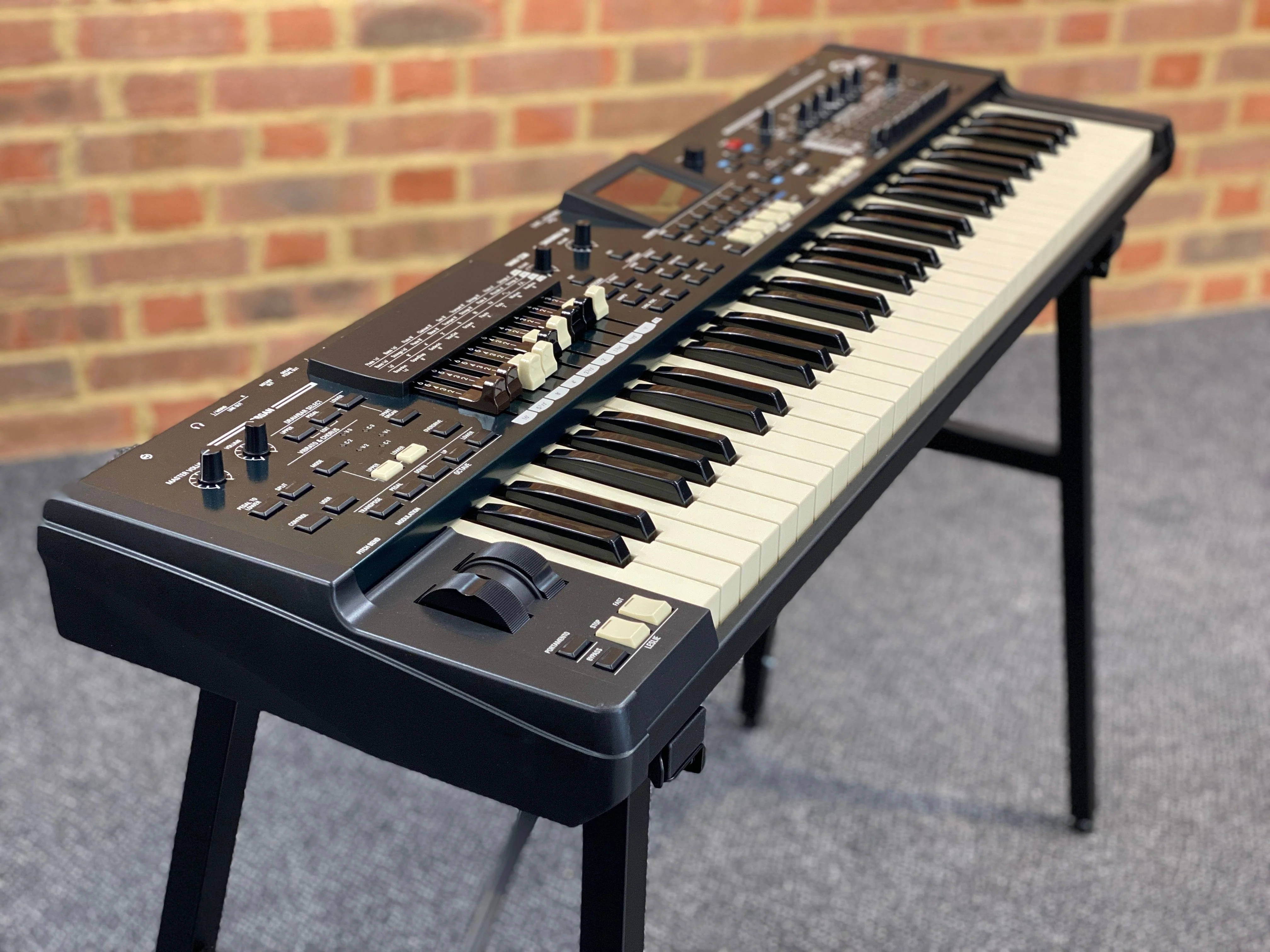 Hammond SK PRO 61 Ultimate Bundle - Image 3