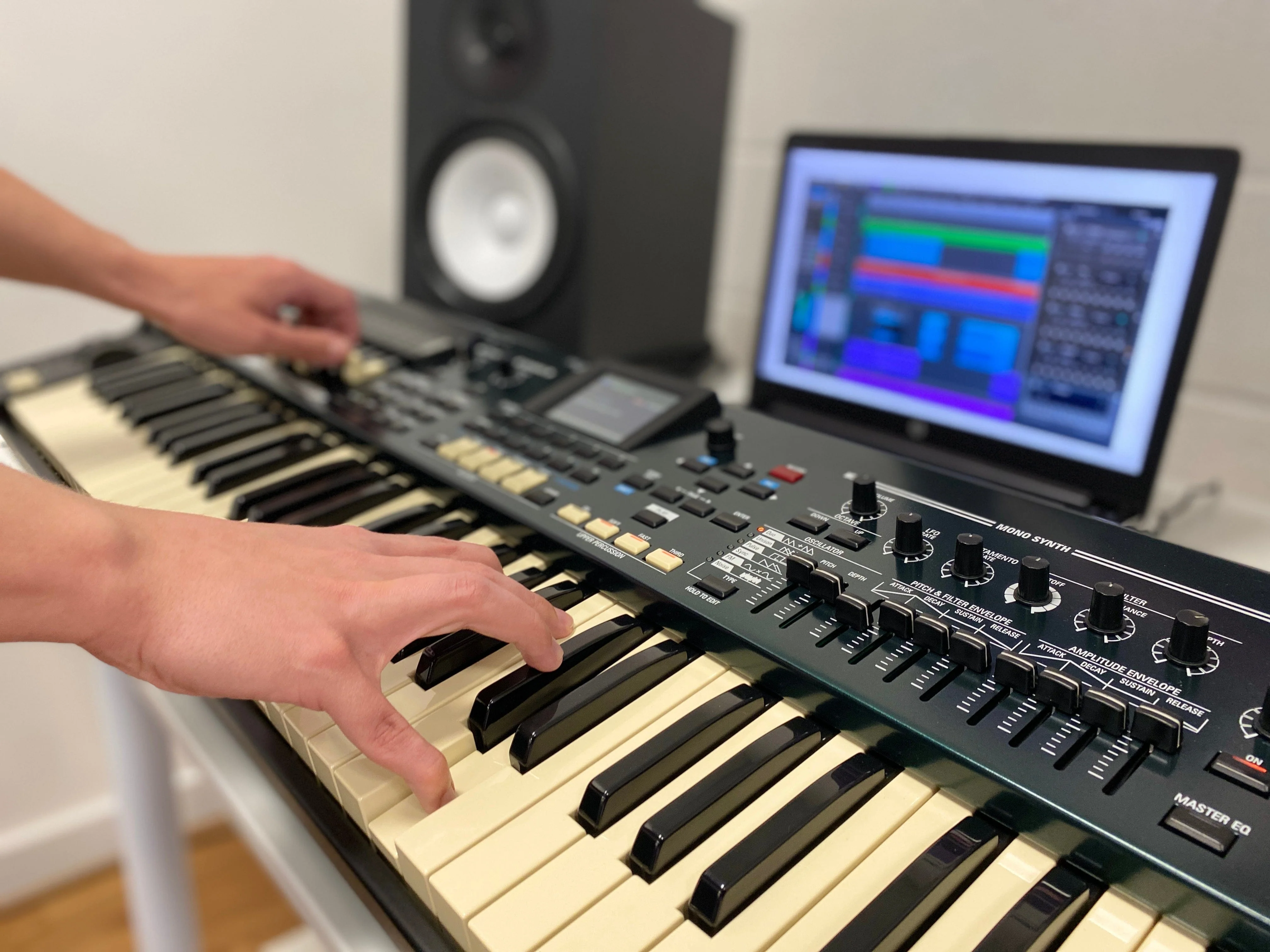 Hammond SK PRO 61 Ultimate Bundle - Image 4