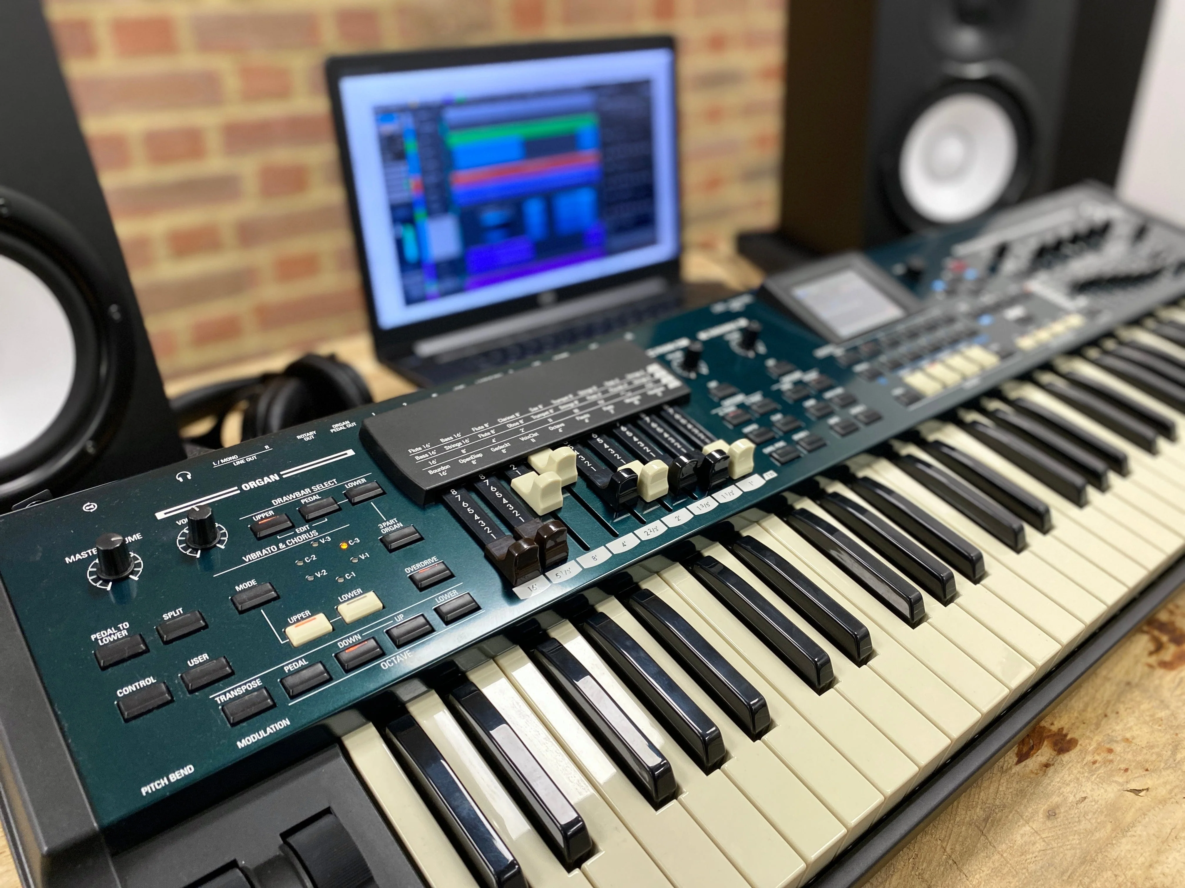 Hammond SK PRO 73 Note Stage Keyboard - Image 9