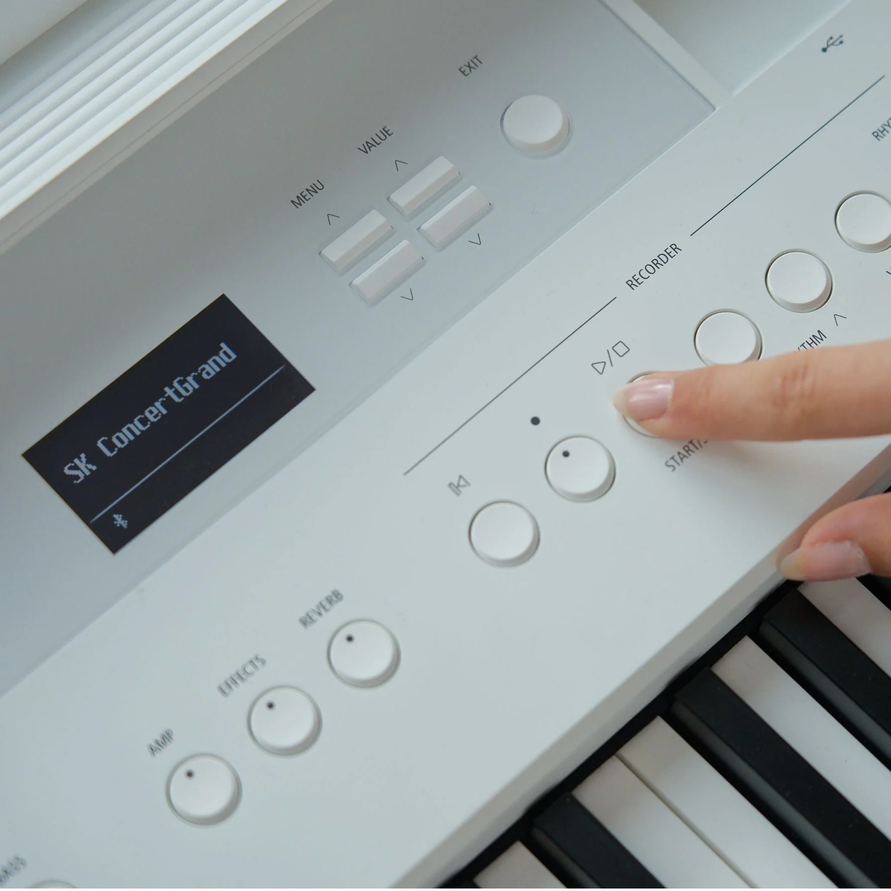 Kawai ES520 Digital Piano; White Home Package - Image 6
