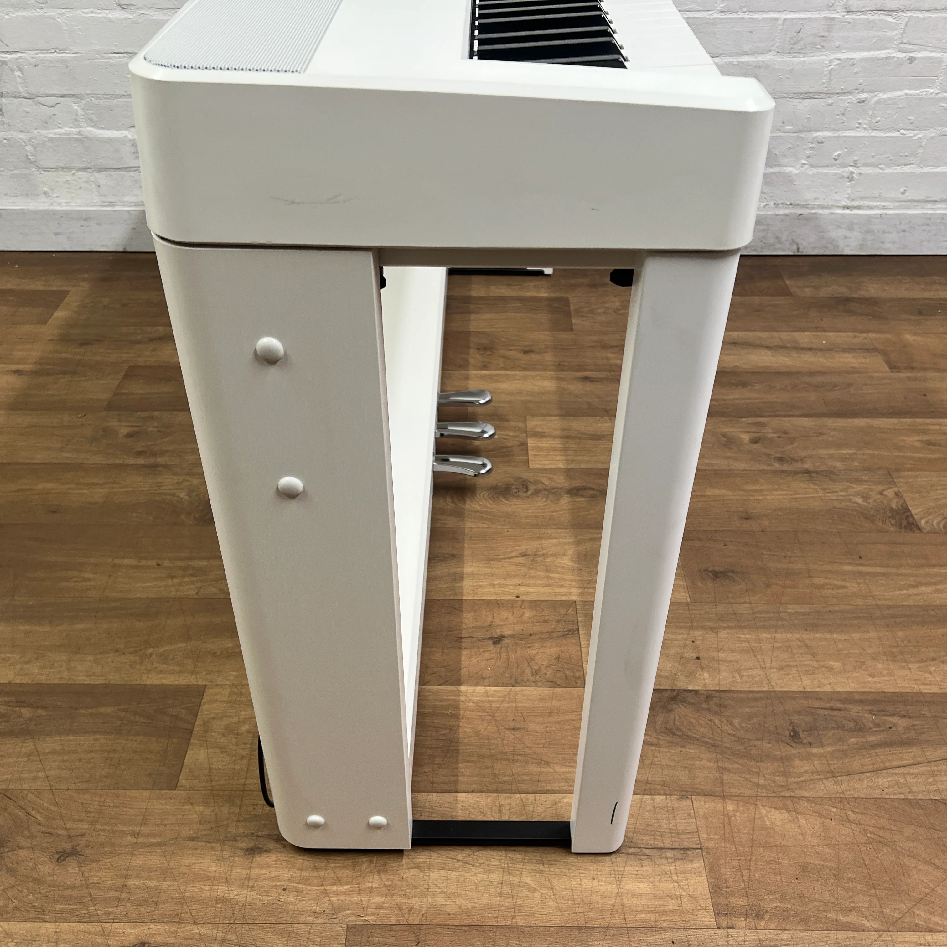 Kawai ES920W White Portable Piano With Stand & Pedalboard; Serial No: G614010 | Second Hand - Image 6