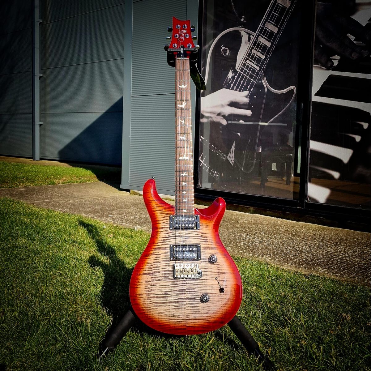PRS SE Custom 24 Electric Guitar; Charcoal Cherry Burst - Image 4