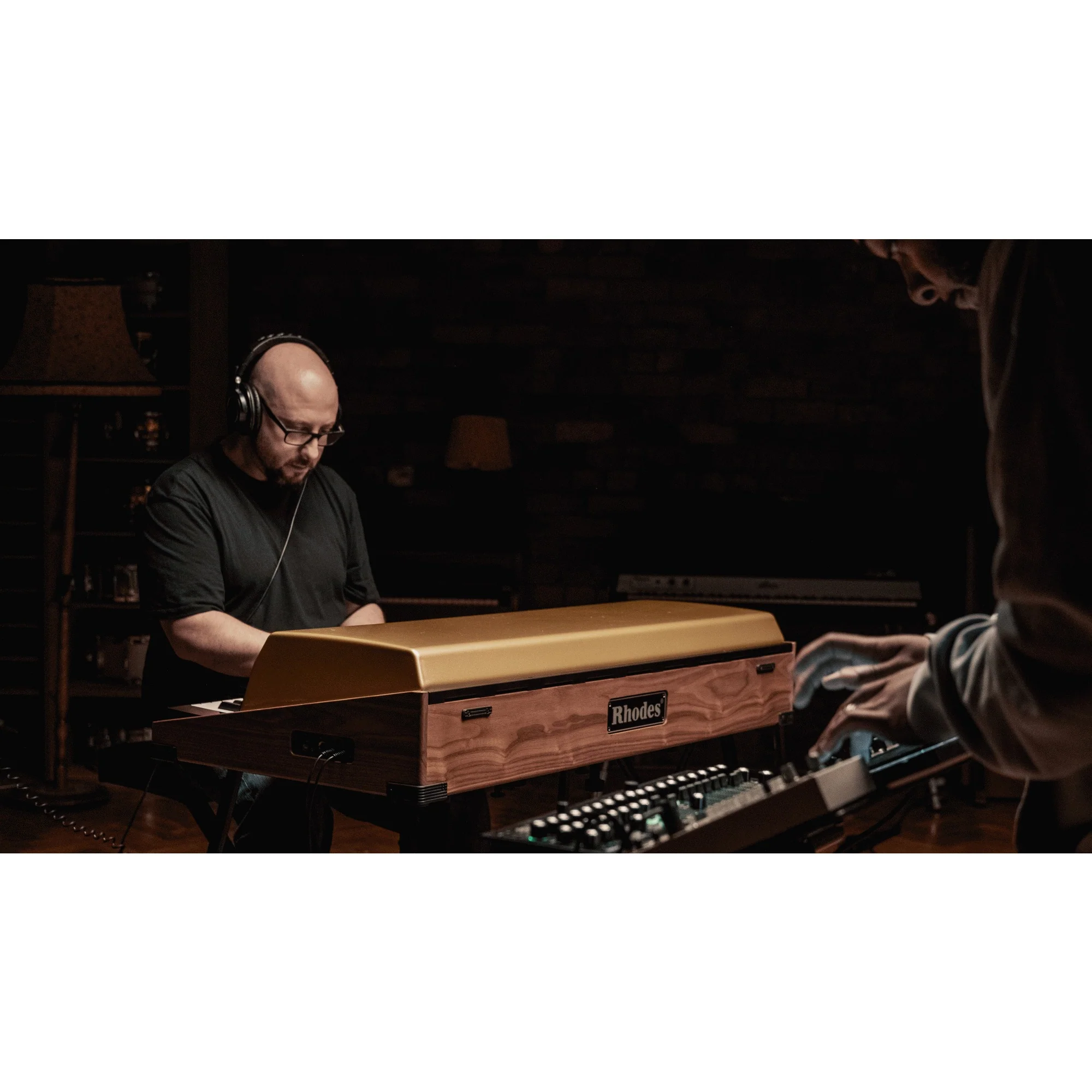 Rhodes MK8 Classic Electric Piano Incl Stand - Image 8