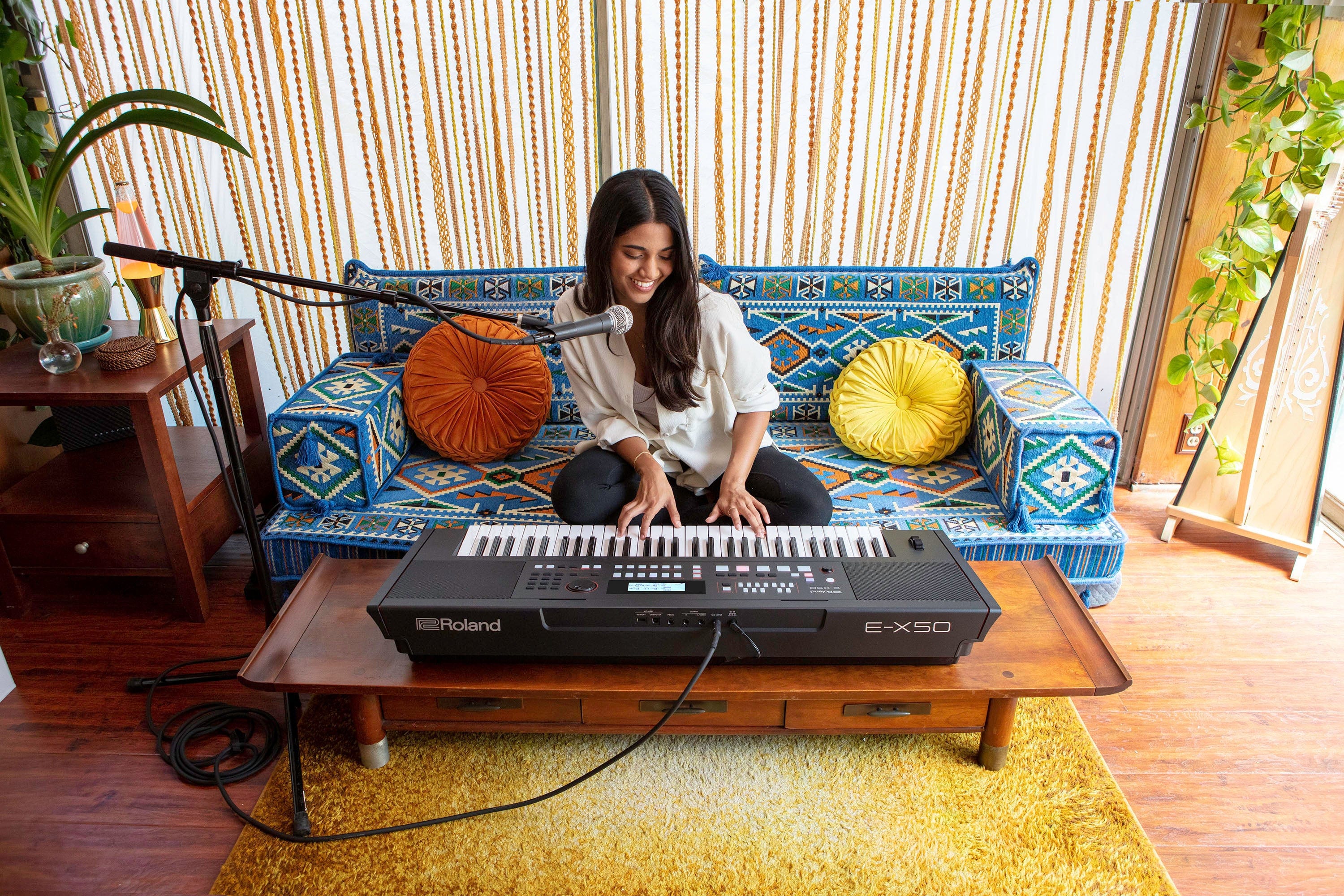 Roland E-X50 Entertainment Keyboard - Image 17