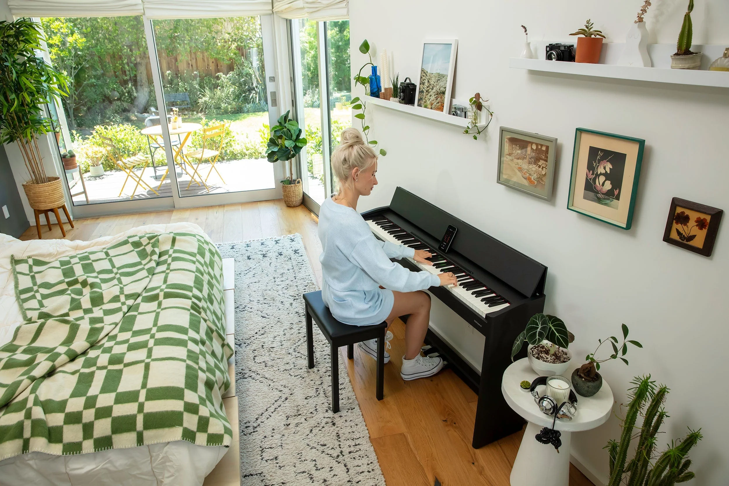 Roland F107 Digital Piano; Black - Image 14