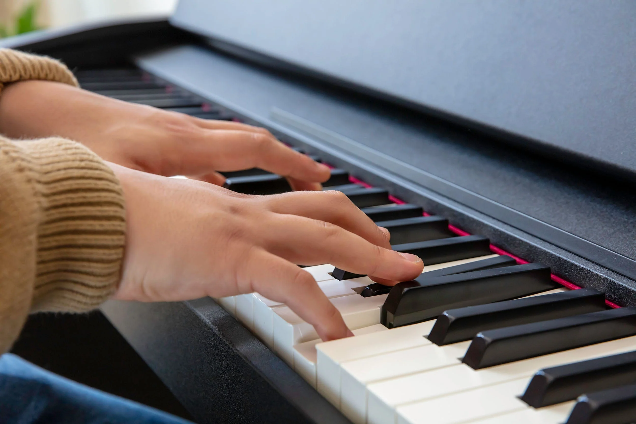 Roland F107 Digital Piano; Black - Image 15