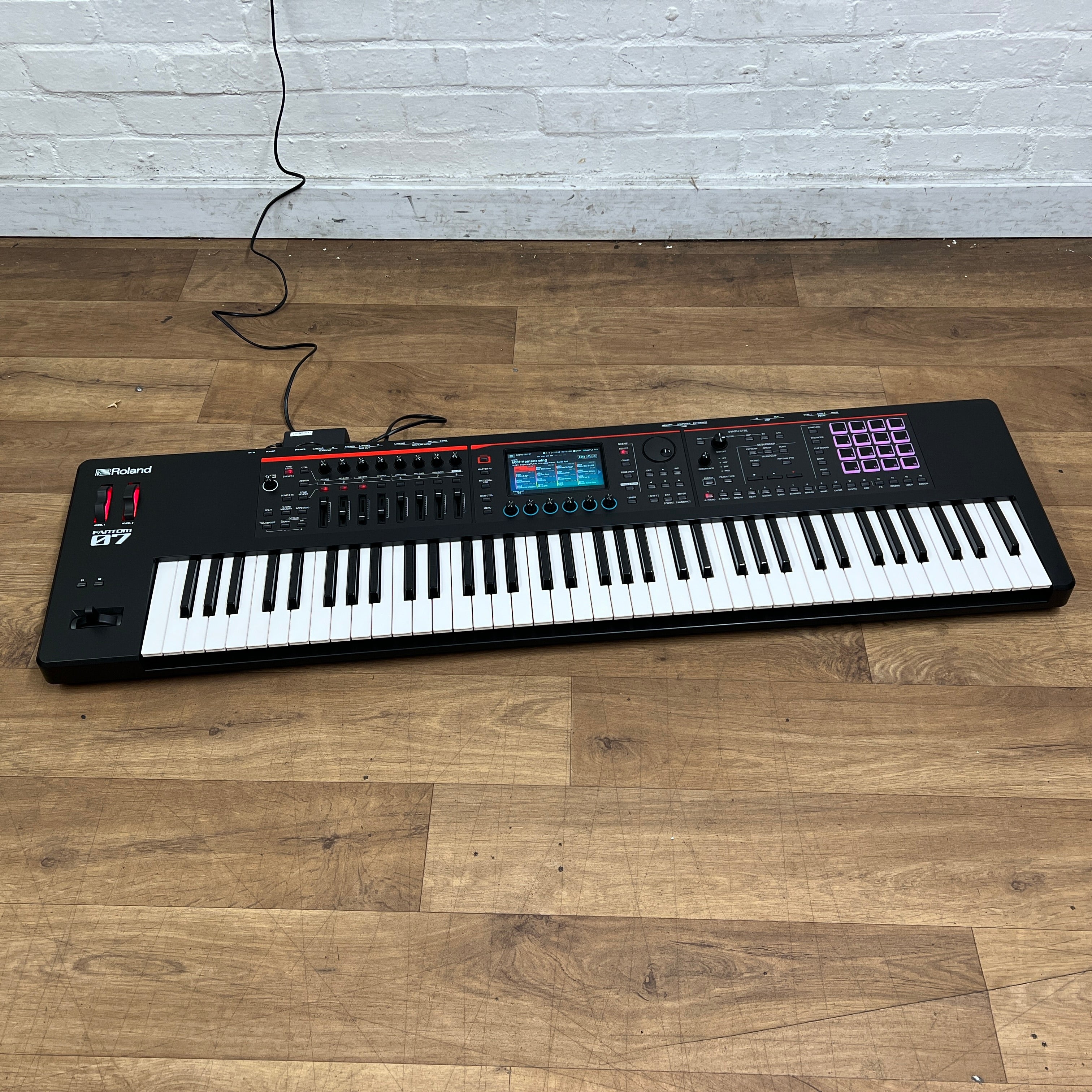 Roland Fantom 07 Keyboard; Serial No: Z7Q4962 | Second Hand - Image 2