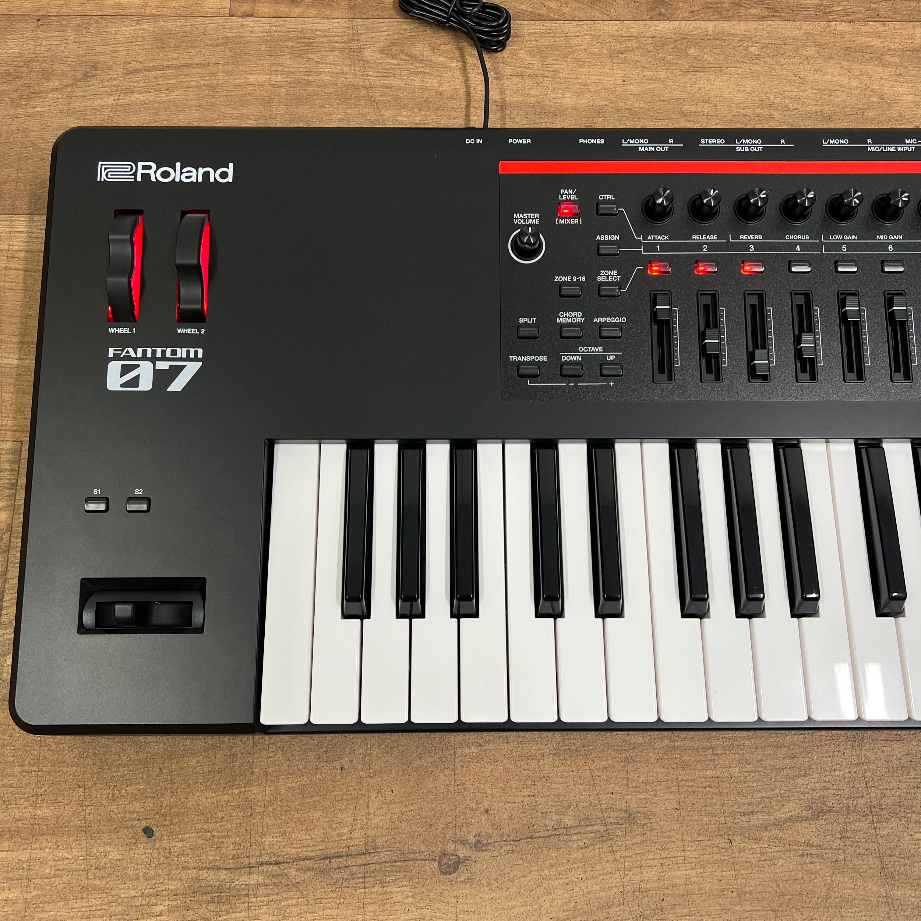 Roland Fantom 07 Keyboard; Serial No: Z7Q4962 | Second Hand - Image 4