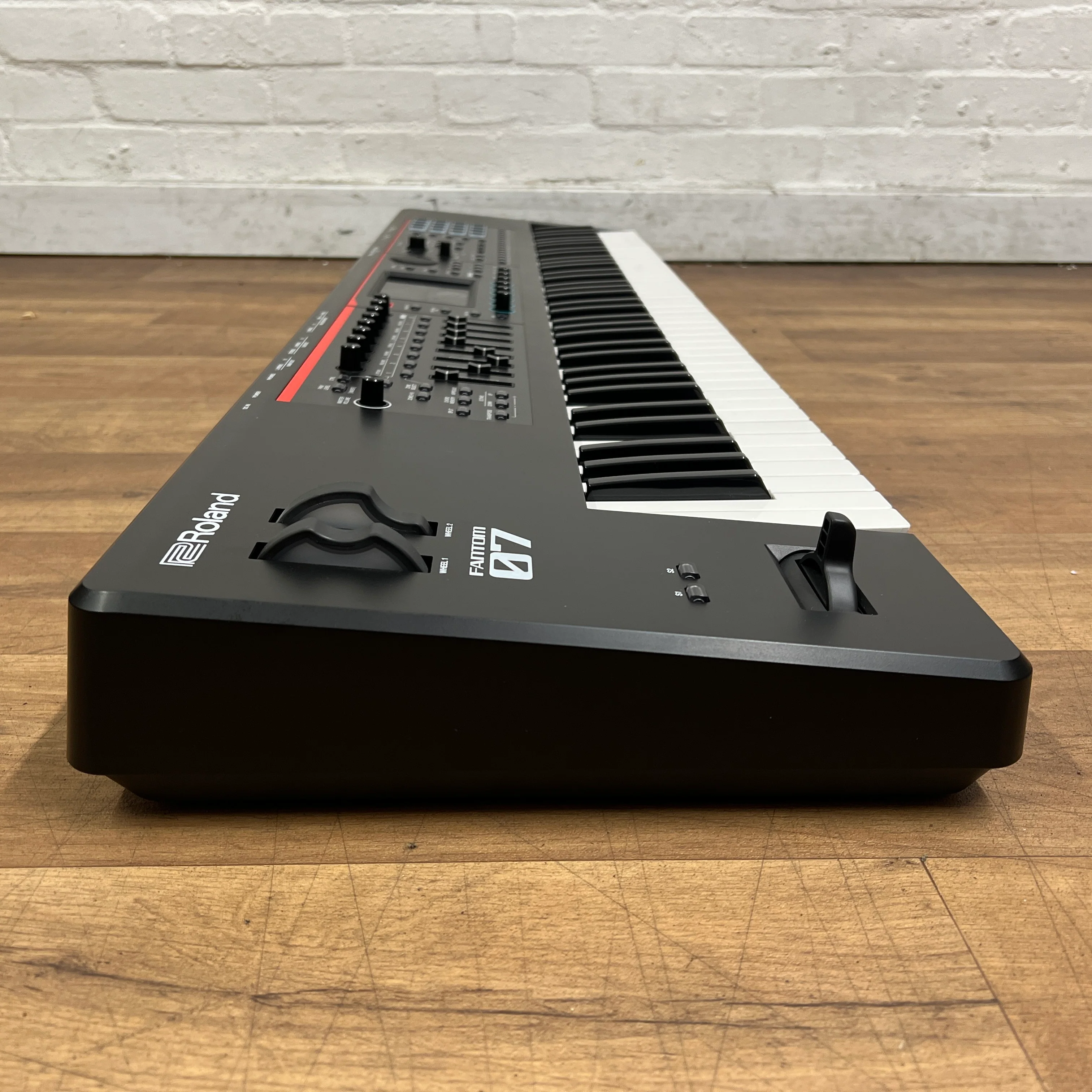Roland Fantom 07 Keyboard; Serial No: Z7Q4962 | Second Hand - Image 8