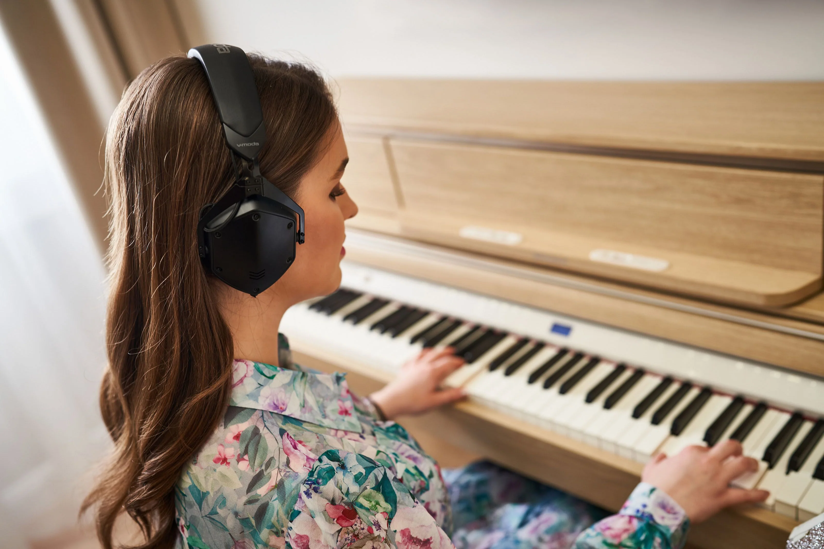 Roland LX5 Digital Piano Branded Package; Light Oak - Image 11