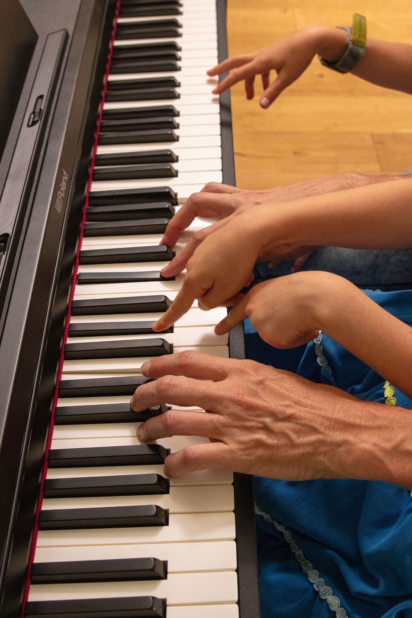 Roland RP107 Digital Piano; Black - Image 13