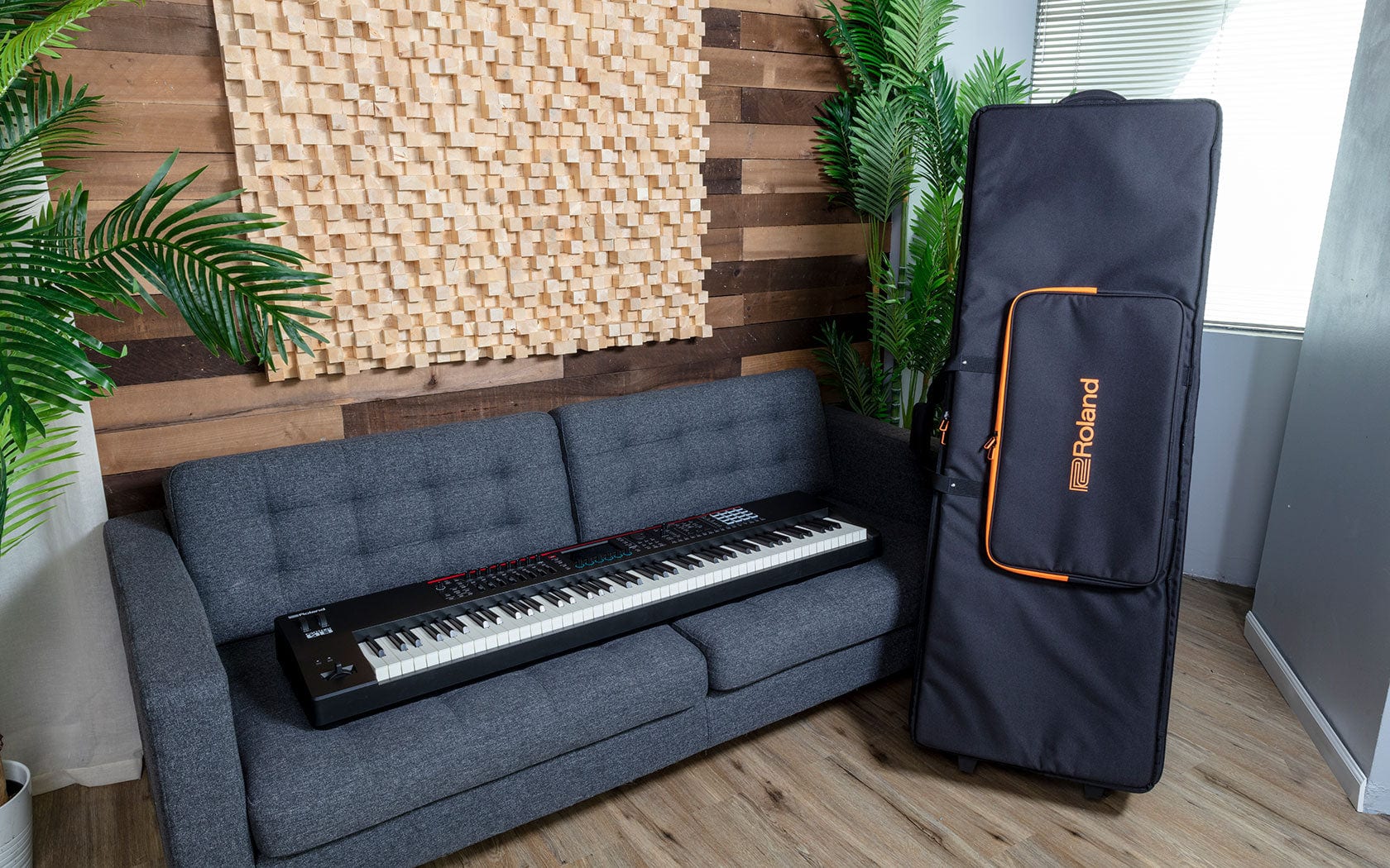 Roland SC-G76W3 76 Key Gold Series Pro Keyboard Bag - Image 4