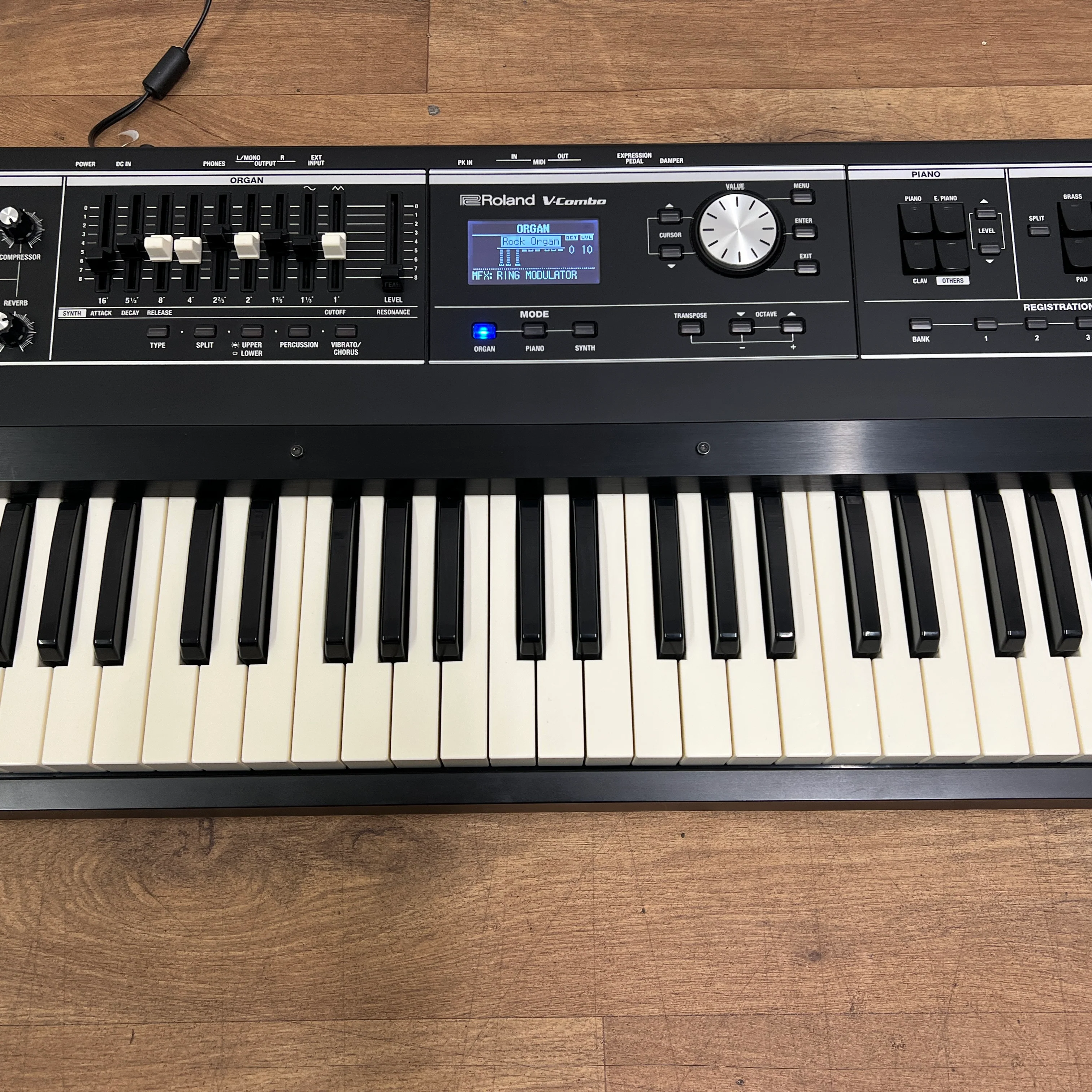 Roland VR730 73 Note V-Combo Keyboard; Serial No: Z9I1728 | Second Hand - Image 5