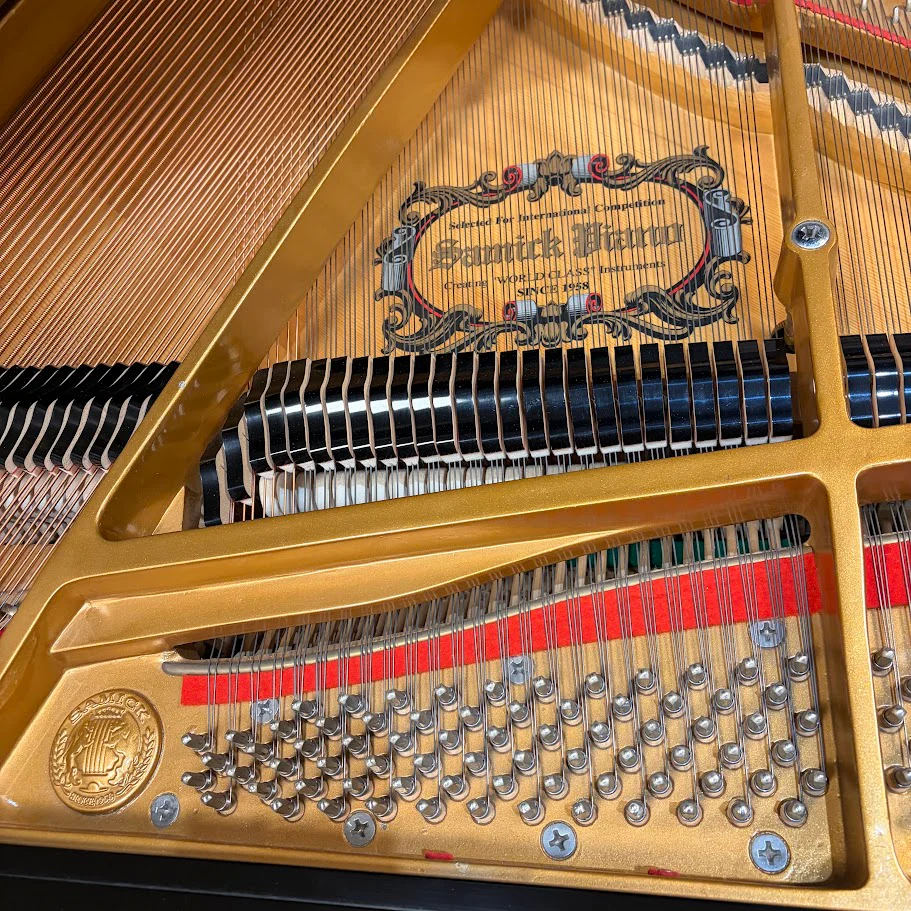 Samick SIG47 Baby Grand Piano in Polished Ebony: Serial No: IJNCG0068 | Second Hand - Image 3