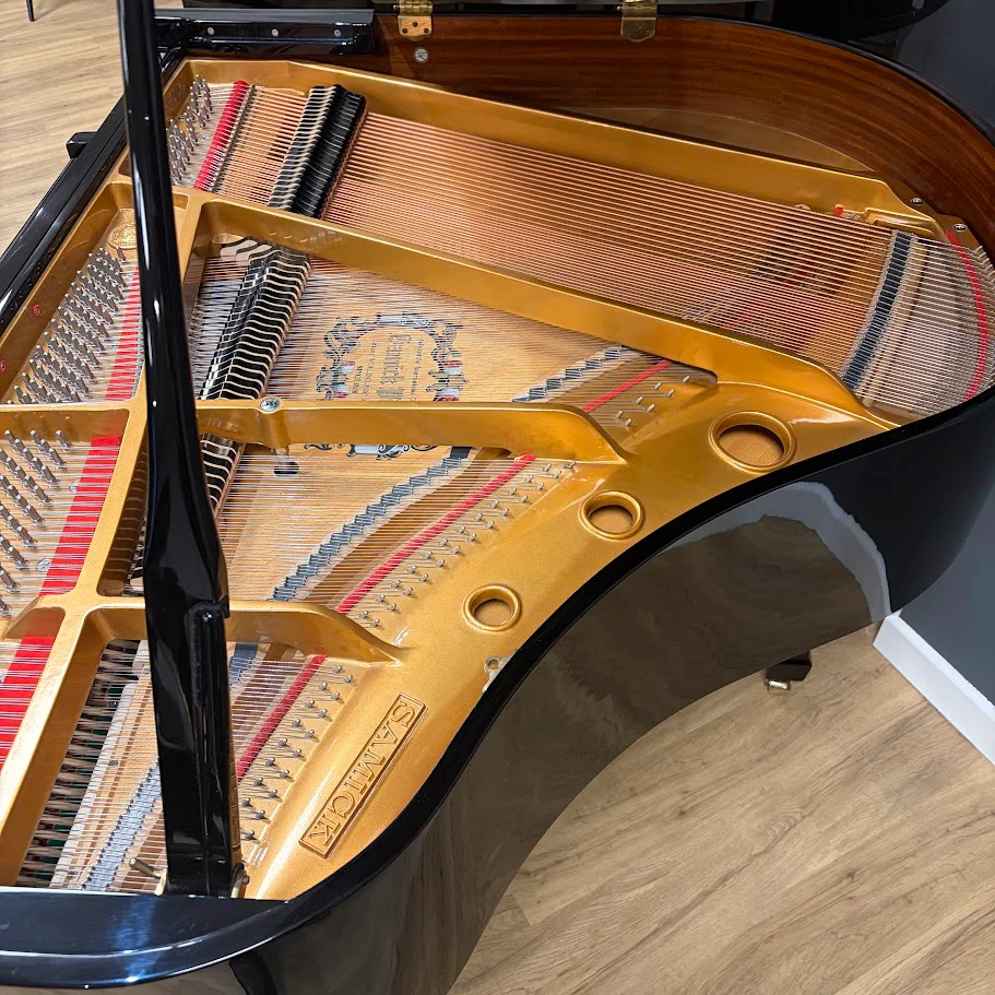 Samick SIG47 Baby Grand Piano in Polished Ebony: Serial No: IJNCG0068 | Second Hand - Image 4