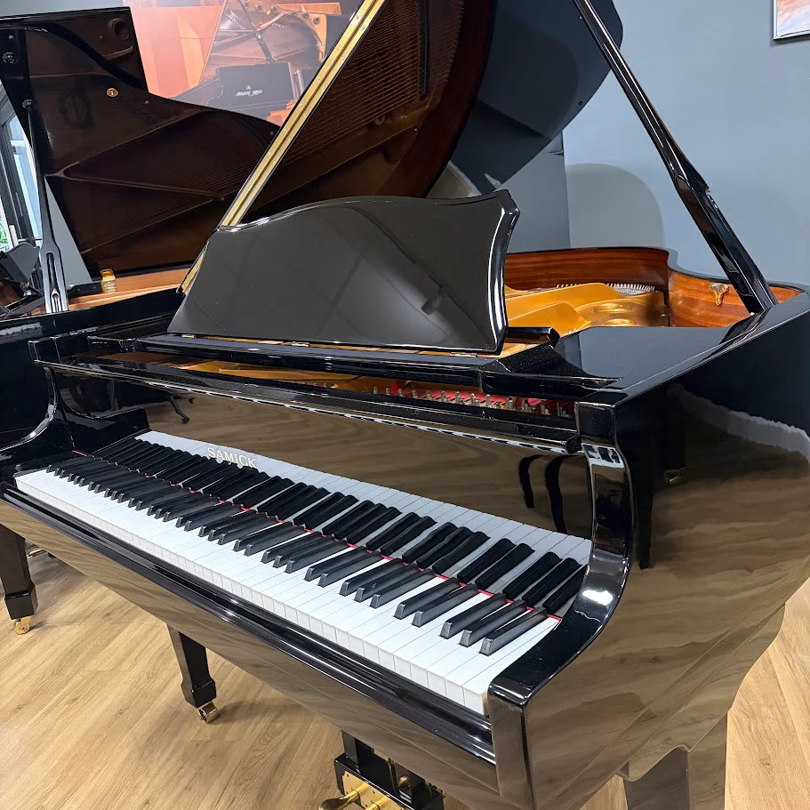Samick SIG47 Baby Grand Piano in Polished Ebony: Serial No: IJNCG0068 | Second Hand - Image 5