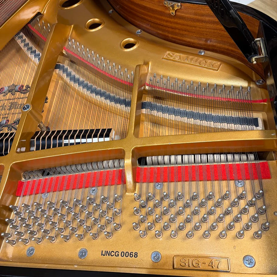 Samick SIG47 Baby Grand Piano in Polished Ebony: Serial No: IJNCG0068 | Second Hand - Image 6