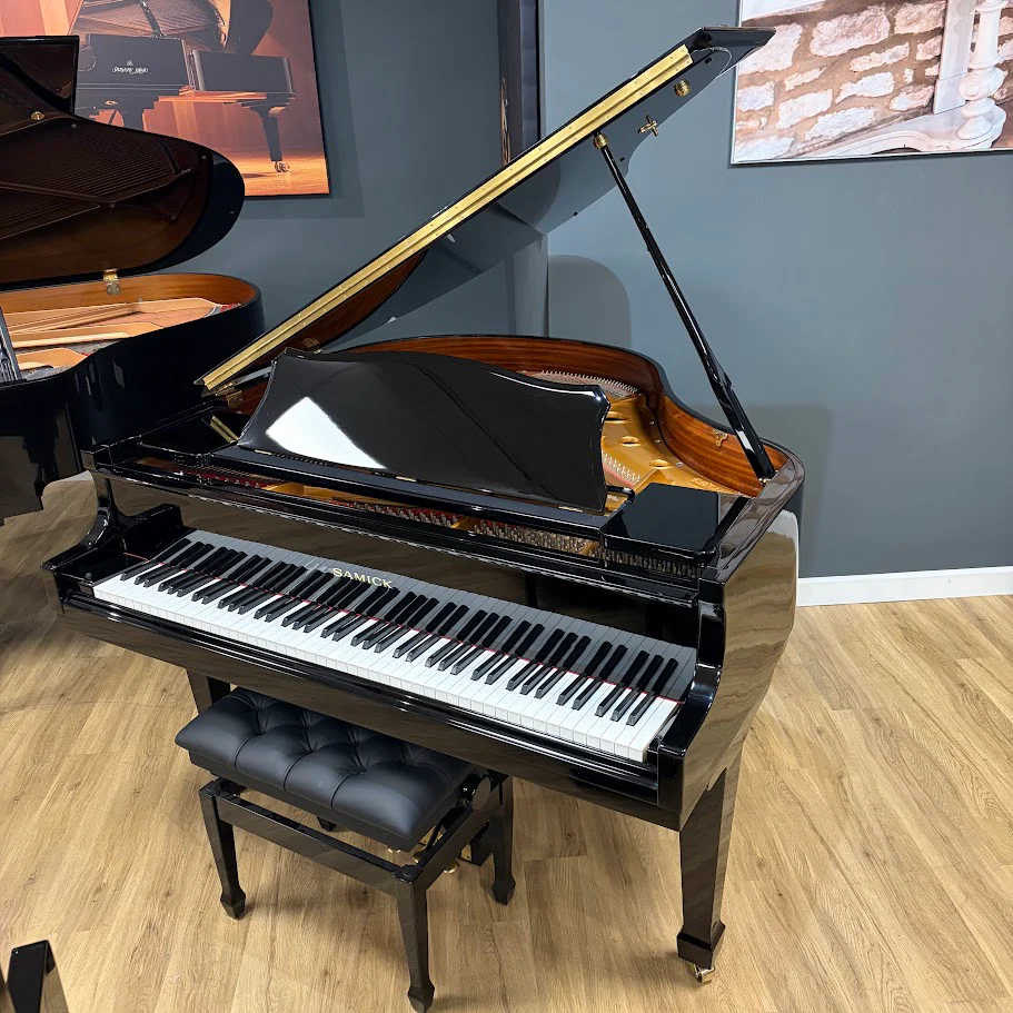 Samick SIG47 Baby Grand Piano in Polished Ebony: Serial No: IJNCG0068 | Second Hand - Image 8