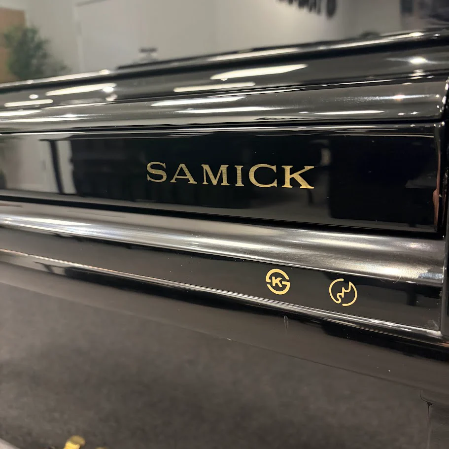 Samick WSU121SD Upright Piano in Polished Ebony: Serial No: KJKG00094 | Second Hand - Image 6