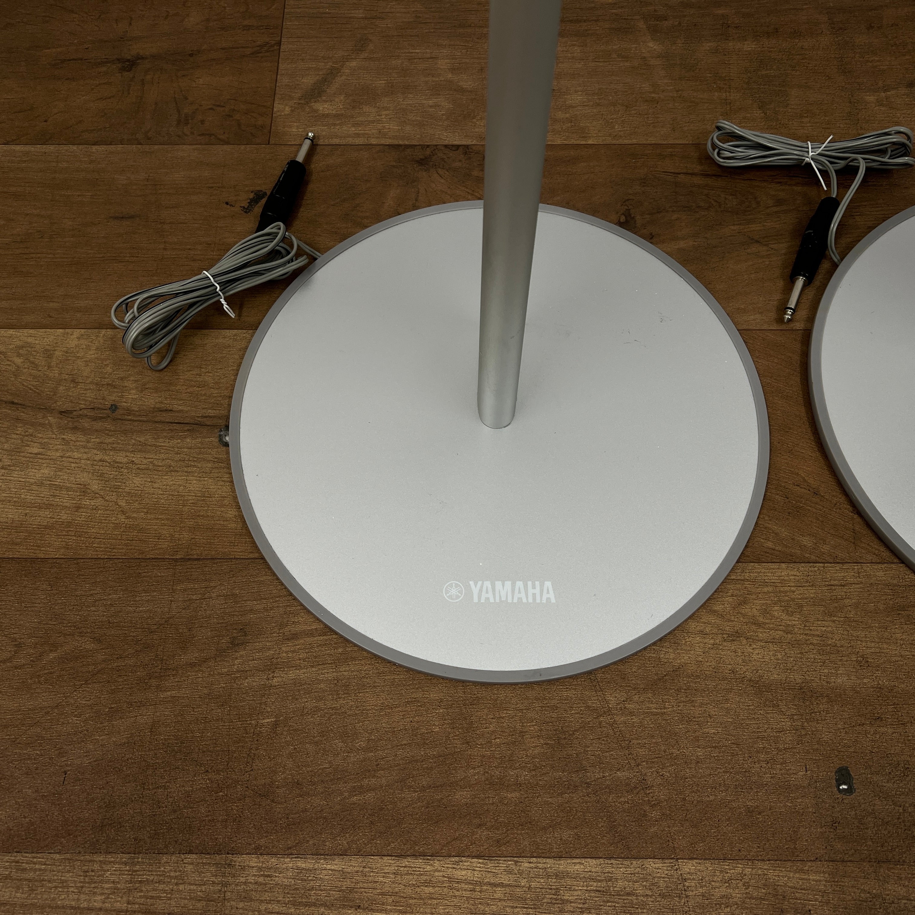 Yamaha SPS80 Satellite Speaker Stand For Tyros Keyboards (Pair): Serial No: FH5D42 | Second Hand - Image 3
