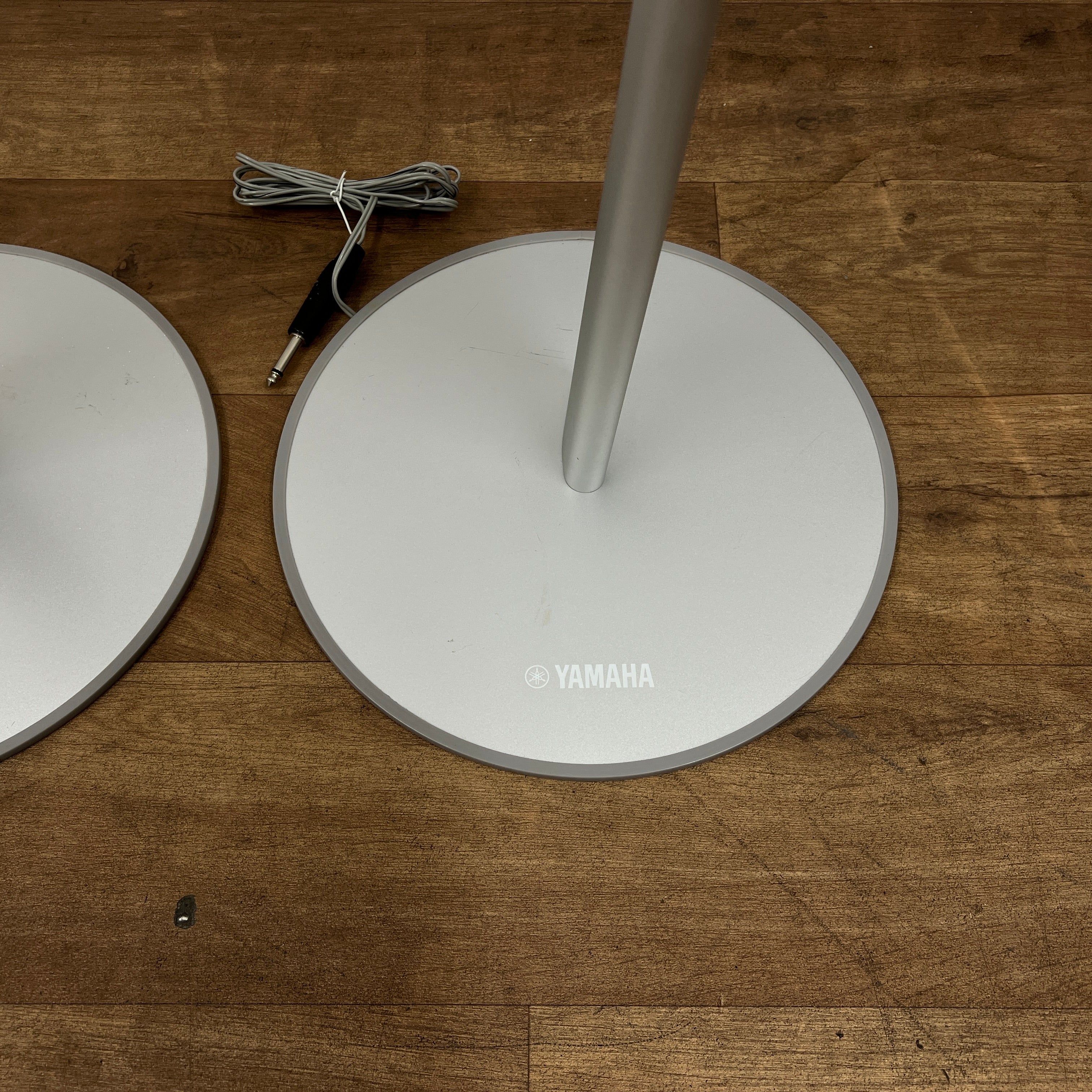 Yamaha SPS80 Satellite Speaker Stand For Tyros Keyboards (Pair): Serial No: FH5D42 | Second Hand - Image 4