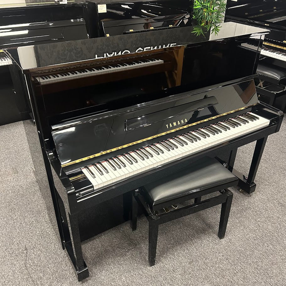 Yamaha U10 B1 Upright Piano; Polished Ebony: Serial No: 4507124 | Second Hand - Image 6