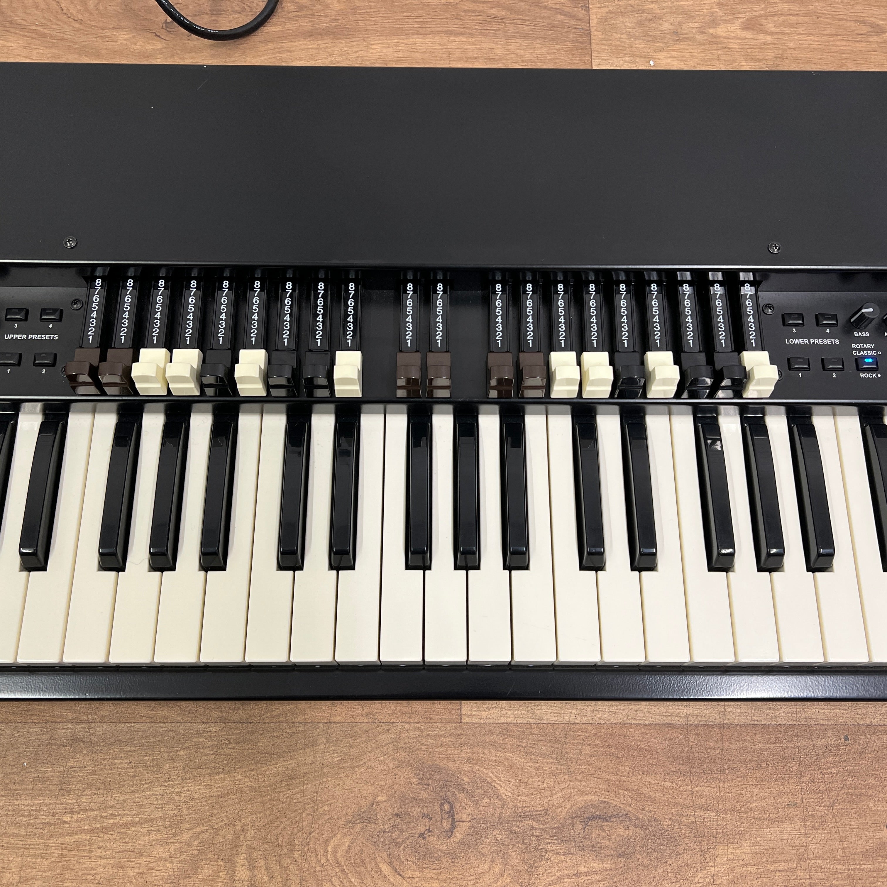Viscount Legend Solo Keyboard Organ; Serial No: 2049988 | Second Hand - Image 3