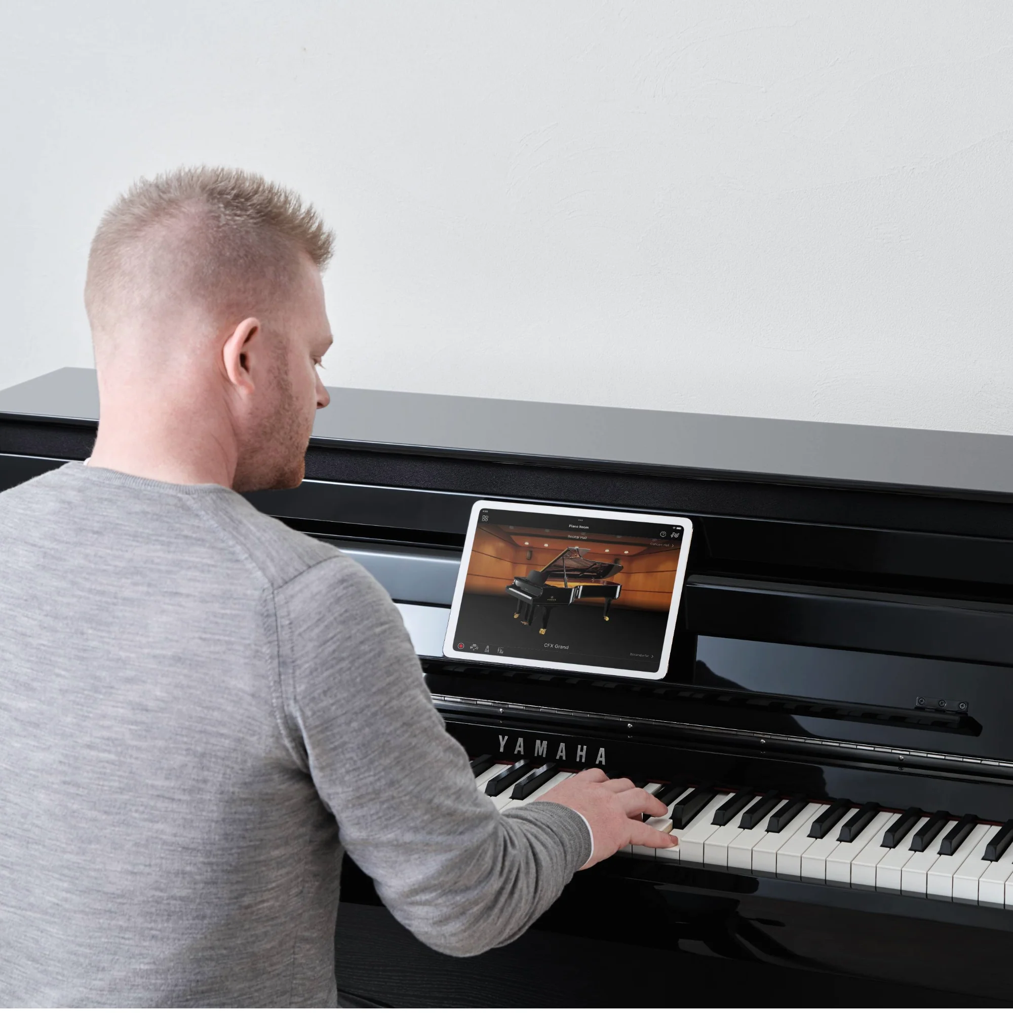 Yamaha CLP885 Digital Piano; Polished Ebony - Image 6