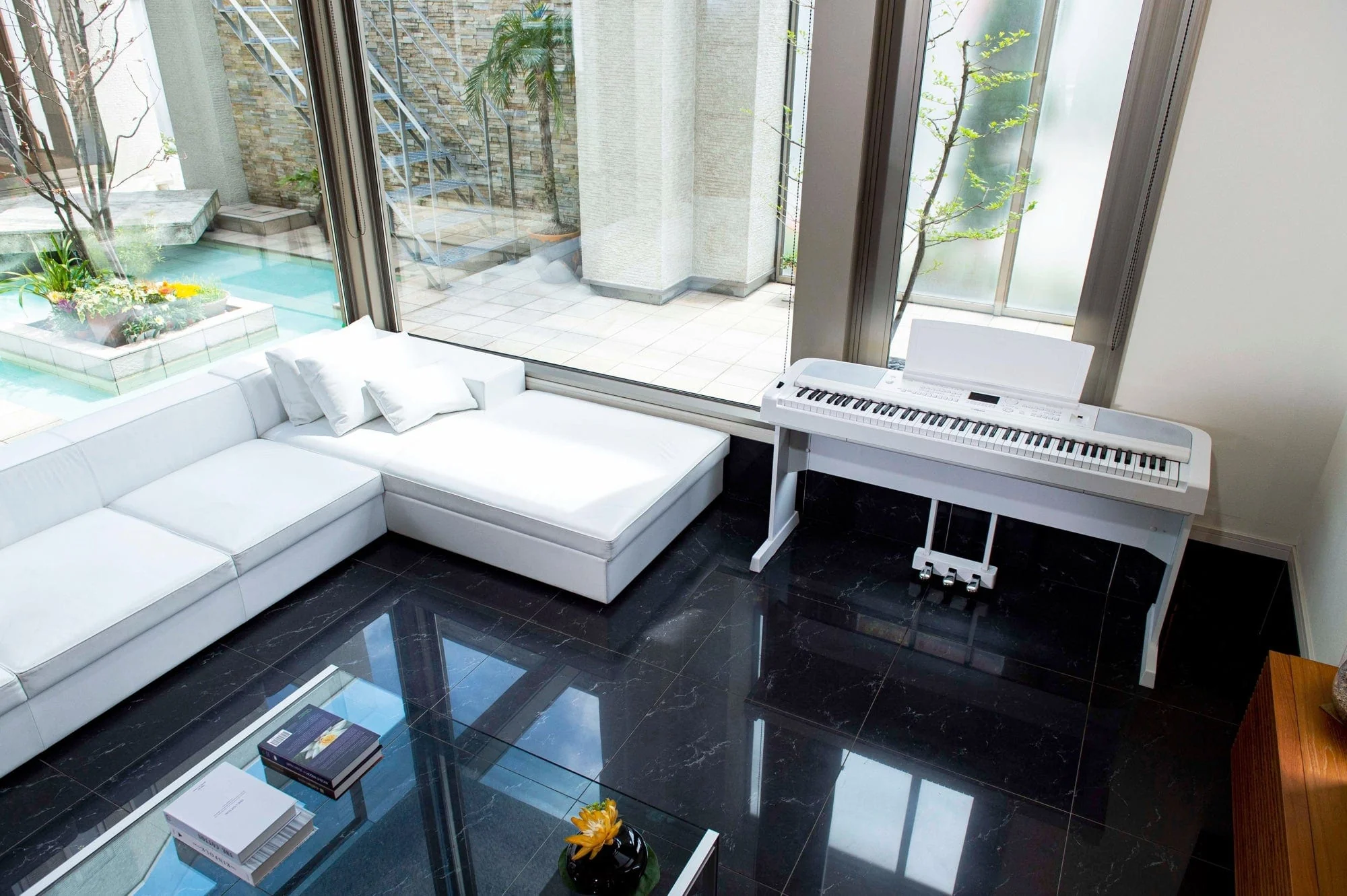 Yamaha DGX670 White Piano Upgraded Package - Image 3