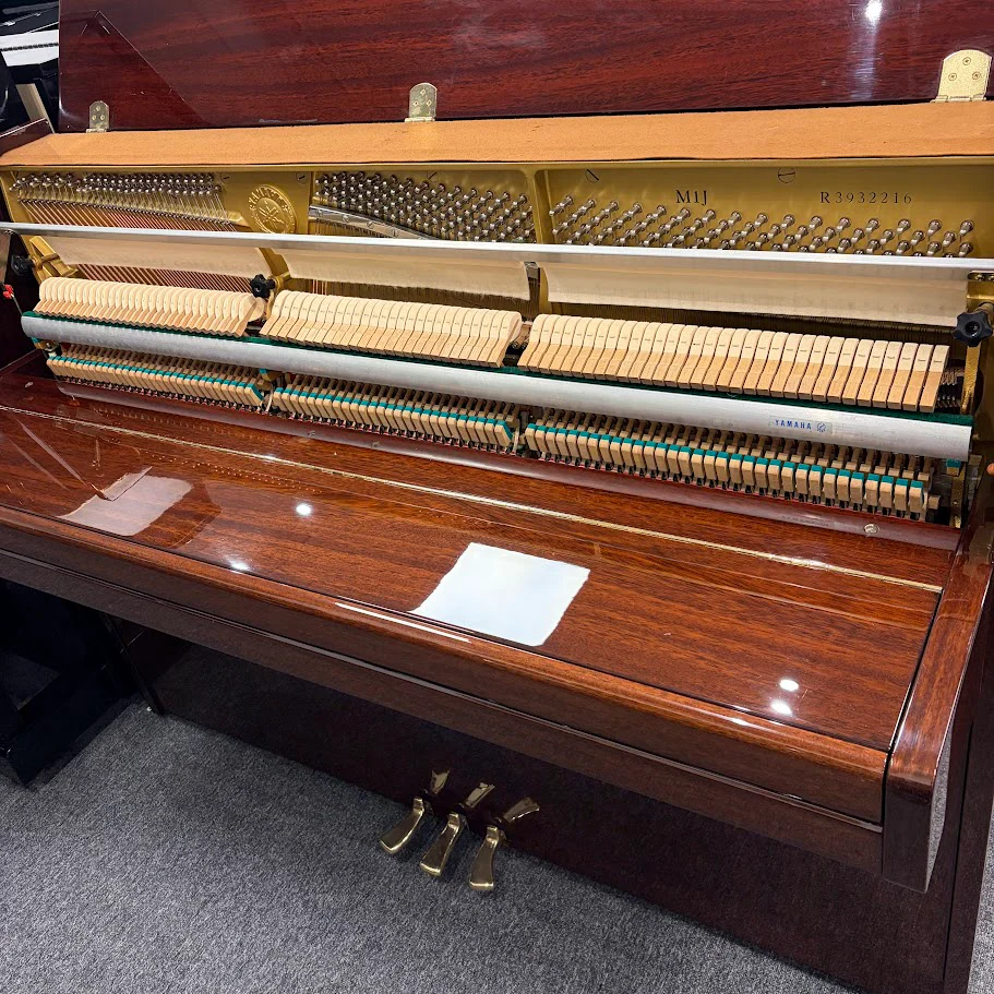 Yamaha M1J Upright Piano in Polished Walnut: Serial No: 3932216 | Second Hand - Image 2