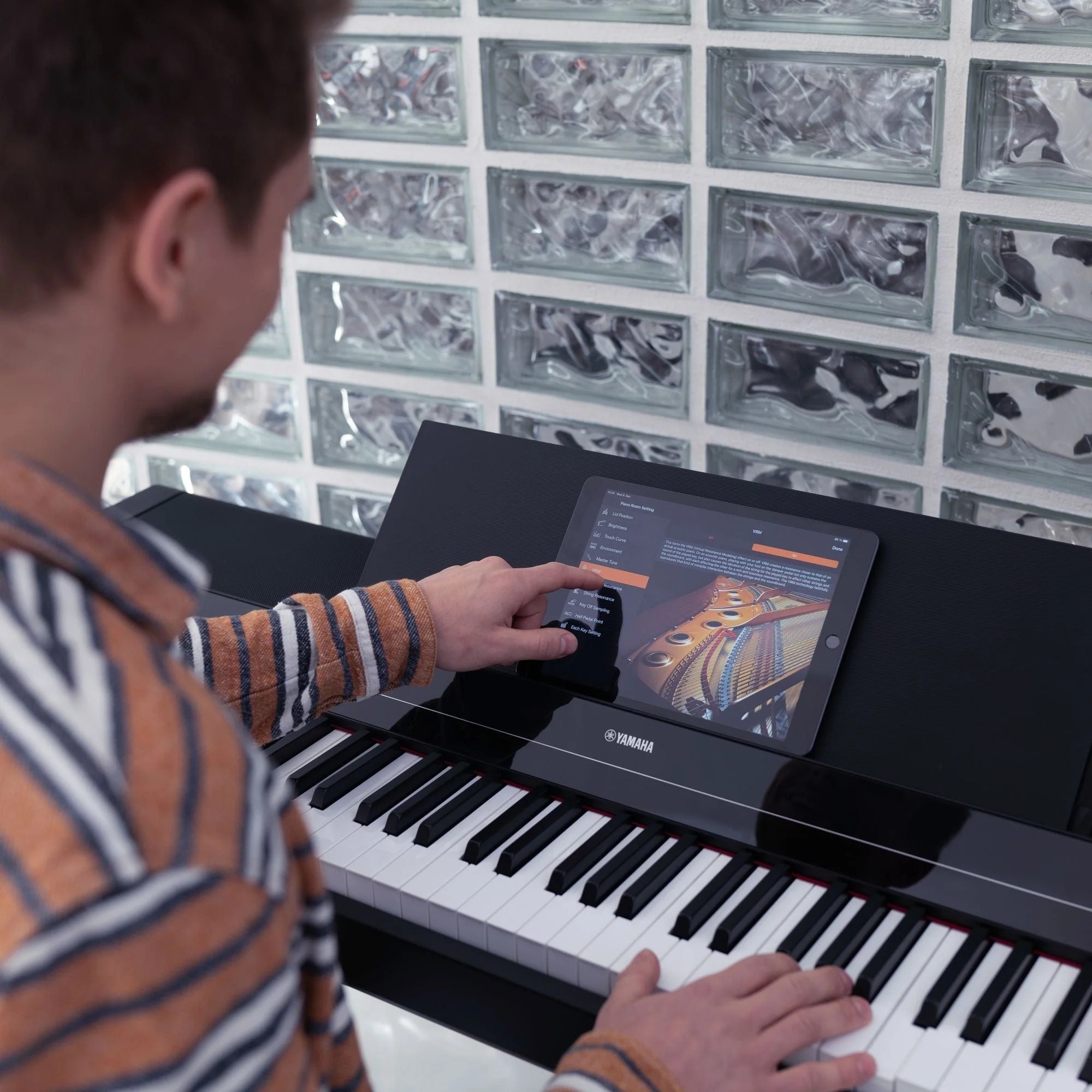 Yamaha P-S500 Digital Piano; White - Image 4