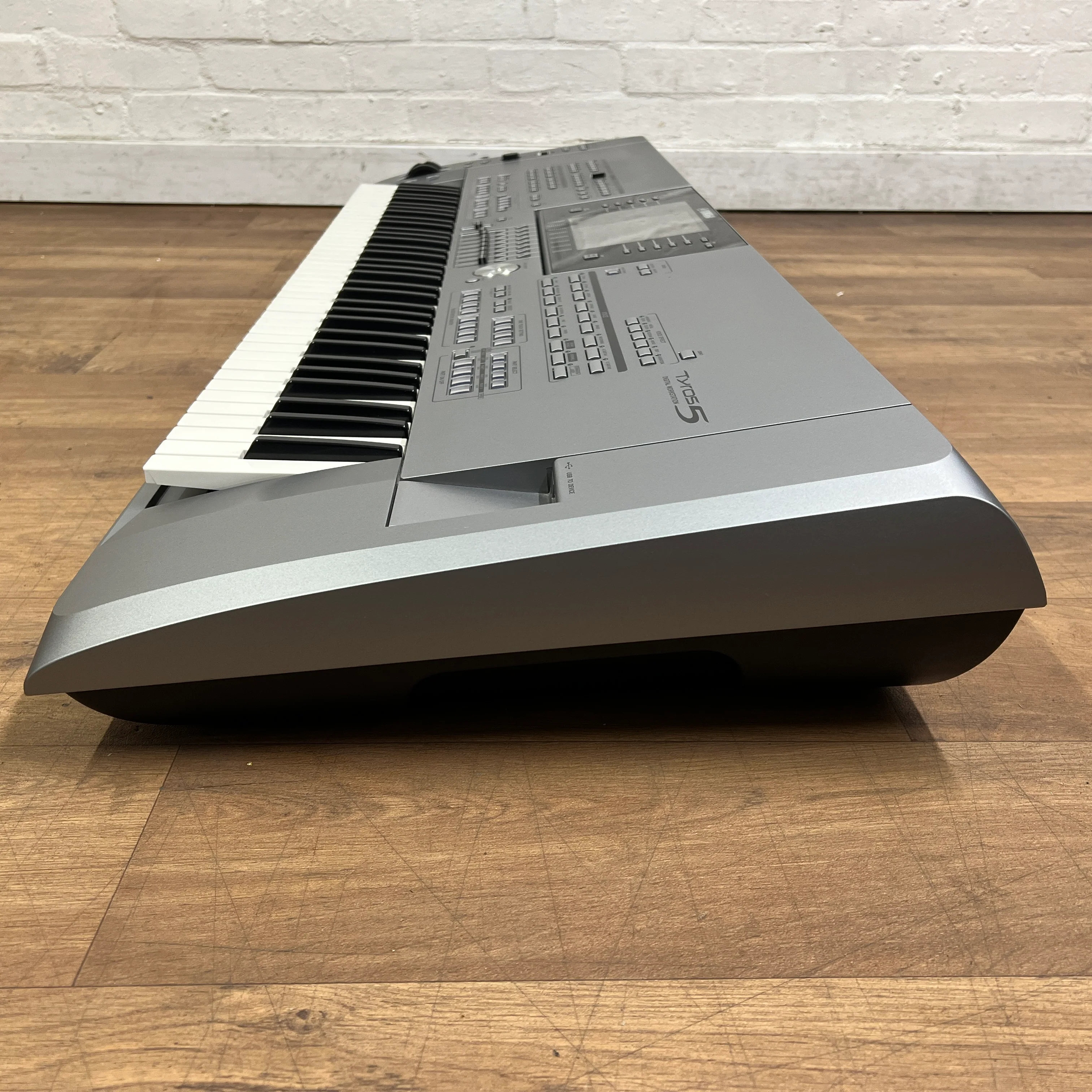 Yamaha Tyros 5 76 Keyboard With Speaker System; Serial No: BAVY01005 | Second Hand - Image 8