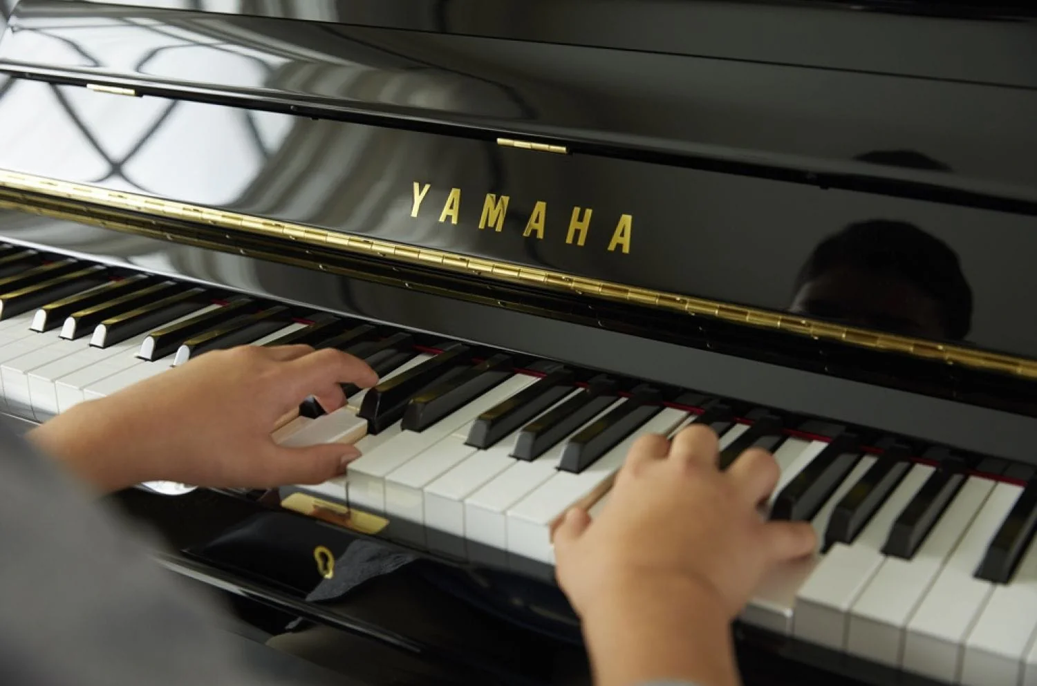 Yamaha U1 Upright Piano; Polished Ebony - Image 9
