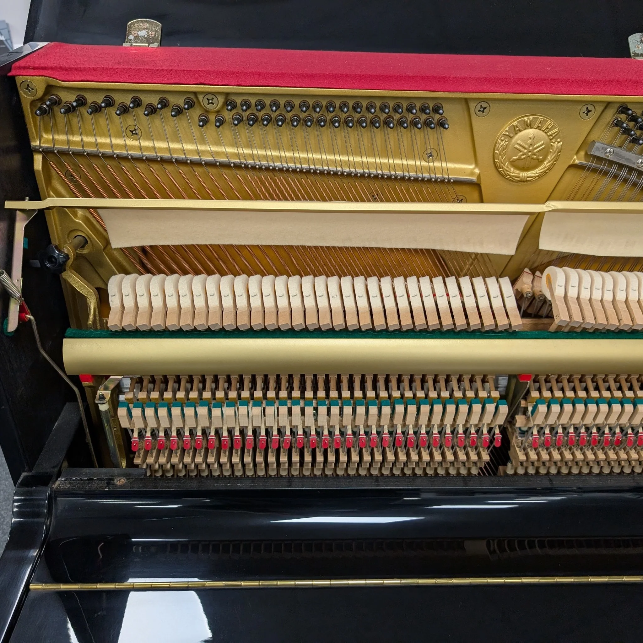 Yamaha U10 B1 Upright Piano in Polished Black: Serial No: 4406847 | Second Hand - Image 4