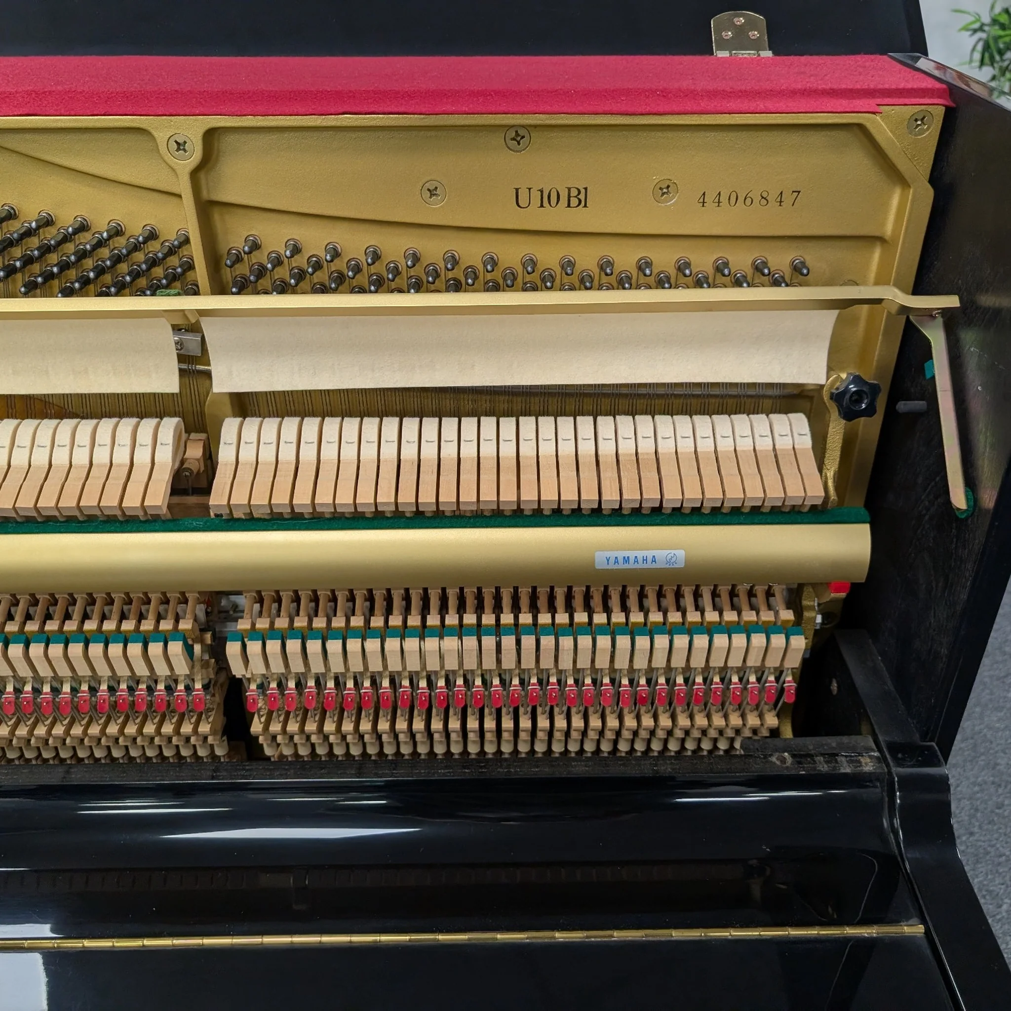 Yamaha U10 B1 Upright Piano in Polished Black: Serial No: 4406847 | Second Hand - Image 7