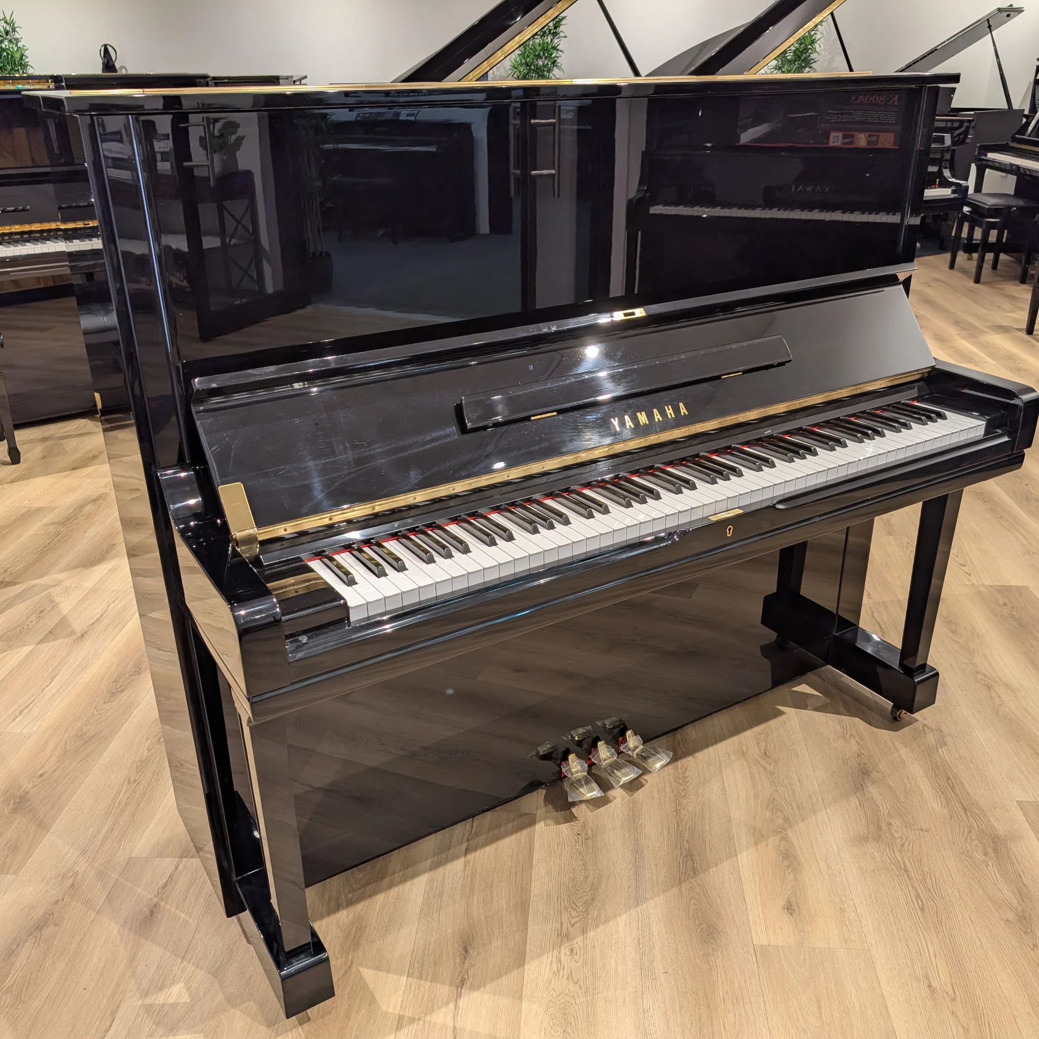 Yamaha U3 Upright Piano in Polished Black Serial No: H2026960 | RECONDITIONED AS NEW - Image 3