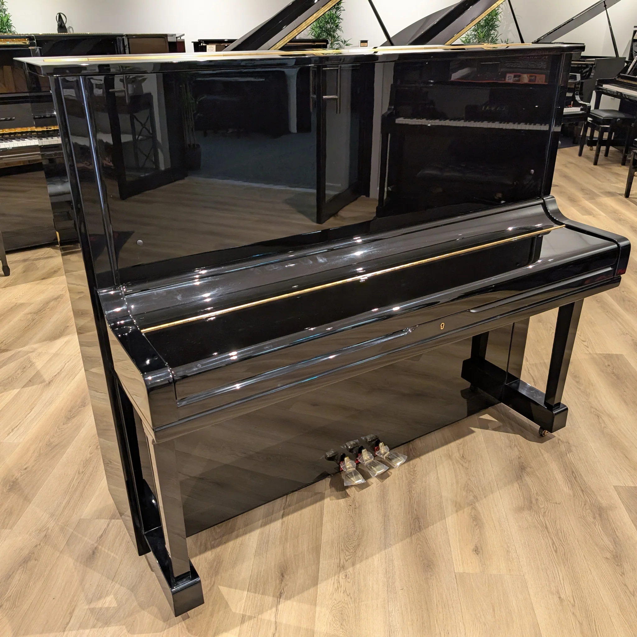 Yamaha U3 Upright Piano in Polished Black Serial No: H2026960 | RECONDITIONED AS NEW - Image 4