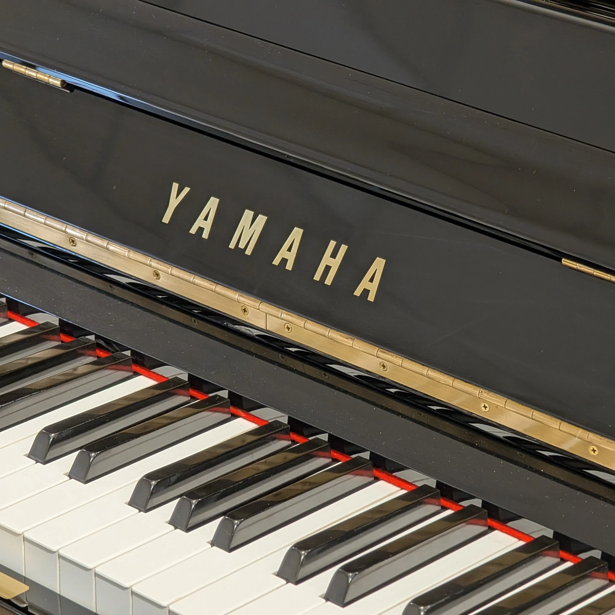 Yamaha U3 Upright Piano in Polished Black Serial No: H2026960 | RECONDITIONED AS NEW - Image 7