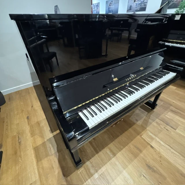 Yamaha U30 B1 Upright Piano in Polished Black: Serial No: 4692296 | Second Hand - Image 4